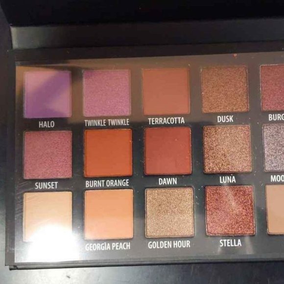 NIB - KAB Cosmetics Day & Night Eyeshadow Palette - Picture 1 of 7
